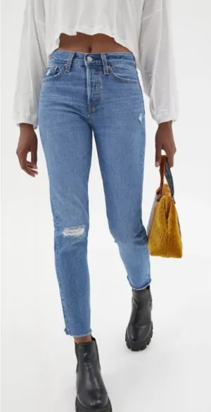 Levi's Premium Wedgie Straight leg medium wash denim jeans women’s size 24‎ thumbnail 1