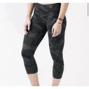 ZYIA Active Grey Black Camo Luxe‎ High-Rise Leggings Sz 4 thumbnail 4