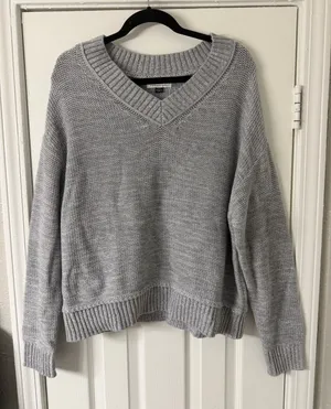 American Eagle Light Gray Oversized Knit Heavyweight Sweater V-Neck Size Small thumbnail 1