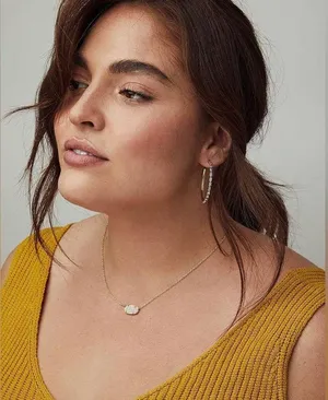 Kendra Scott Elisa Gold Pendant Necklace in Iridescent Drusy thumbnail 6
