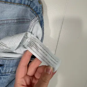 Abercrombie & Fitch The 90s Straight Ultra High Rise Distressed Light Wash Jeans thumbnail 9
