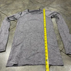 Lululemon Swiftly Tech Shirt Women Sz 4 Long Sleeve Gray Top Run Yoga Workout thumbnail 8