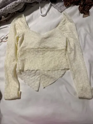 lace going out top thumbnail 4