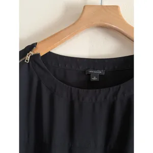 Ann Taylor Black Short Sleeve Blouse w/Gold Accents Business Women’s Medium thumbnail 2