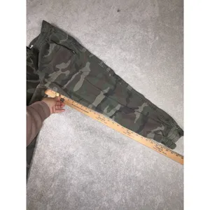 Aritzia TNA Alix Pant High-waisted Elastic Cuff Camo Joggers Size Medium thumbnail 10