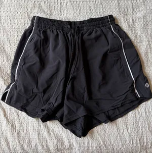 Lululemon Shorts thumbnail 1