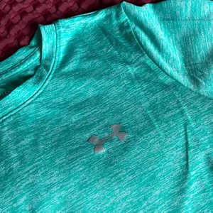 Under Armour HeatGear Women’s Loose Fit Long Sleeve Athletic Shirt Green Size S thumbnail 2