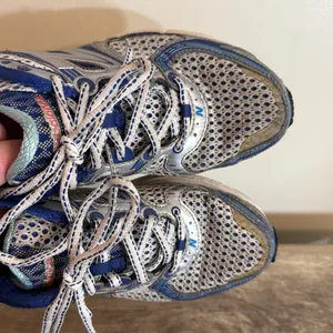 New Balance 860 V3 Running Sneakers Women’s Size 9 Silver Blue thumbnail 11