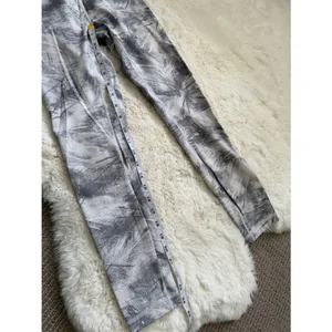 Lululemon High-Waist Feather Pattern Luxtreme Leggings 4 - White Grey thumbnail 5