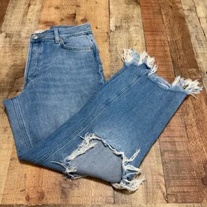 Free People Medium Denim Straight Leg Distressed Maggie Jeans Sz 28 Frayed Hem thumbnail 2
