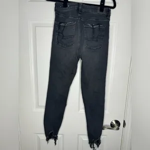 AMERICAN EAGLE Next Level Stretch Skinny Raw Hem Distressed Black Denim Size 4R‎ thumbnail 3