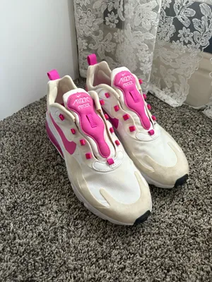 Pink Nike Air Max 270 React thumbnail 4