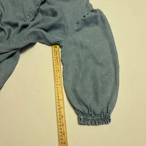 Jane + Delancey Henley Top Womens Small Blue Ruffle Puff Sleeve Chambray Style thumbnail 6