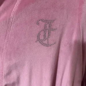 Vintage Y2K Juicy‎ Couture Pink Velour Robe Size S/M Rhinestone Logo thumbnail 3