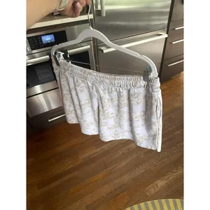 Gymshark Animal Graphic Shorts in the "White/Cream Print" colorway women's‎ xL thumbnail 2