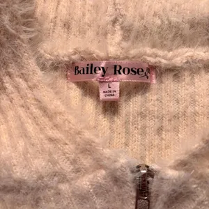 Bailey Rose Hooded Cropped Fuzzy Sweater‎ Cream Zip up Women's Size L thumbnail 4