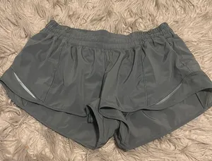 Lululemon Hotty Hot Short 2.5” thumbnail 2