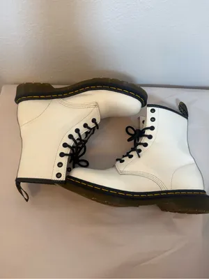 Dr. Martens 1460 WOMEN'S PATENT LEATHER LACE UP BOOTS‎ thumbnail 5