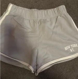 Brandy Melville New York shorts thumbnail 2