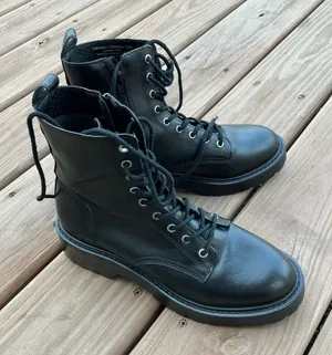 Modern chunky platform combat boots 🖤🖤🖤 thumbnail 1