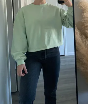 Universal Thread Crop Green Crewneck Sweatshirt  thumbnail 3