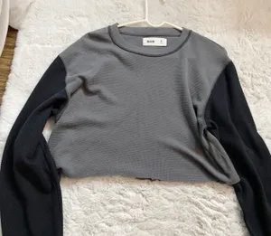 Hollister Long Sleeve thumbnail 1
