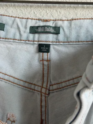 Wild Fable Light Wash High Rise Denim Shorts Size 2 Distressed Raw Hem thumbnail 7