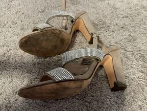 Heels Gold Size 6 thumbnail 1