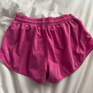 Lululemon Hotty-Hot Low-Rise Short 2.5” Color: Sonic Pink thumbnail 2
