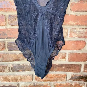 NWT Frederick's of Hollywood Black Dina Lace Push-Up Teddy Bodysuit Size Small thumbnail 4