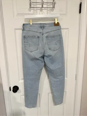 American Eagle Strigid Light Wash High Rise Jeans Women’s 8 Short thumbnail 4
