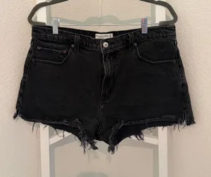 Abercrombie & Fitch Mom Shorts Women’s 32/14 Black High Rise Cutoff Denim thumbnail 1