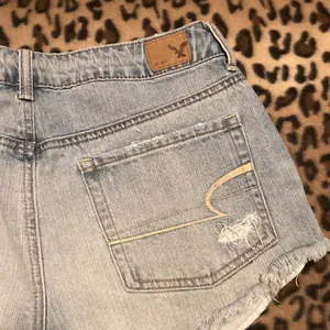 AMERICAN EAGLE Shorts Women’s Size 2 AE HI-RISE FESTIVAL Shorts Distressed thumbnail 12