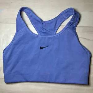 Nike Women’s Swoosh Sport Bra Size Medium thumbnail 1