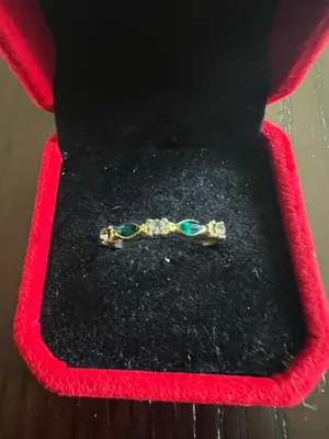 Ladies Gorgeous Golden with Faux Emerald Gemstone Ring Size 8 thumbnail 1
