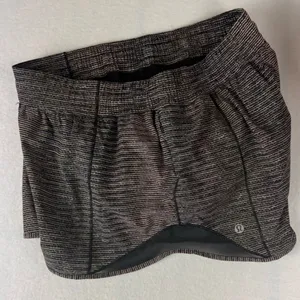 Lululemon Peloton Limitless Hotty Hot Shorts - Size 10 Tall thumbnail 3