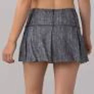 Lululemon Lost In Pace 13” Skirt Skort Salt Alpine White Black Size 4 thumbnail 1