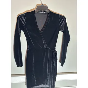 Boohoo Black‎ Crushed Velvet Wrap Mini Dress Size 4 Long Sleeve thumbnail 3