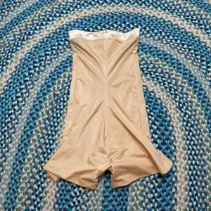 Spanx High‎ Waisted Mid Thigh Shorts thumbnail 3