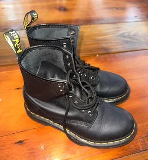 Dr. Martens thumbnail 1