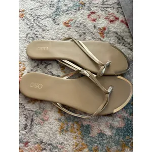 Cato Womens Gold Metallic Strap Flip Flop Sandals‎ Flat Metal Toe Guard Size 8M thumbnail 2