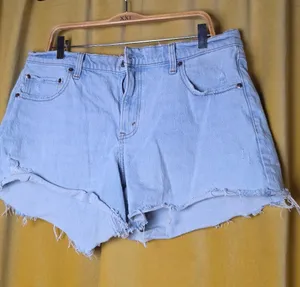 Abercrombie & Fitch Mid Rise A-Line Short thumbnail 1