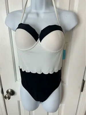 Cupshe black and white swim suit size small one piece thumbnail 1