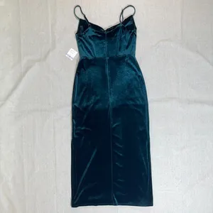Taylor | NWT Dark Emerald Stretch Velvet Maxi Dress | Size 6 thumbnail 2