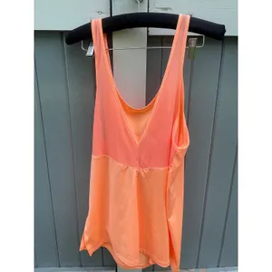 Under Armour HeatGear Women Large Orange Mesh Back Reflective Logo Tank Top thumbnail 3
