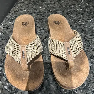 Reef Women's Beige and Brown Sandals thumbnail 2