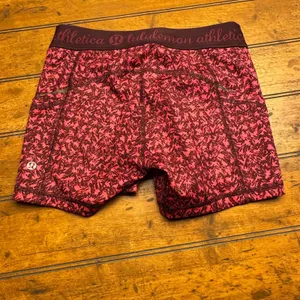 Lululemon Athletica Pink Burgundy Abstract‎ Print Athletic Shorts Women's Size 6 thumbnail 4