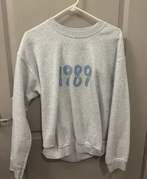 Taylor Swift Sweatshirt thumbnail 1