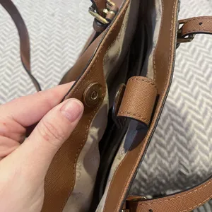 Women’s Michael Kors Jet Set Large Travel Tote Brown Camel Saffiano Leather thumbnail 11