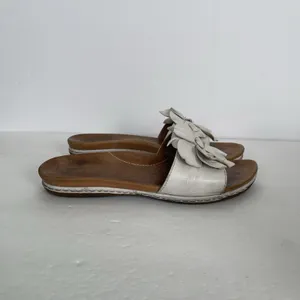Born Sandals Roca‎ Off White Leather Slide Comfort Slip On Floral Women's 8 Boho thumbnail 2